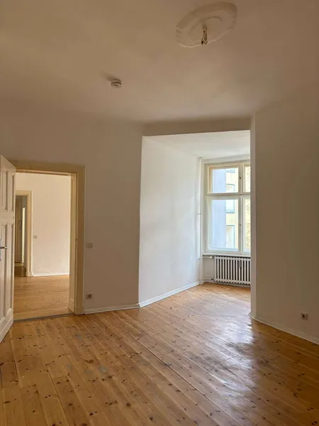 Charmante 2-Zimmer-Altbauwohnung mit Dielenböden im ruhigen Seitenflügel — photo 1